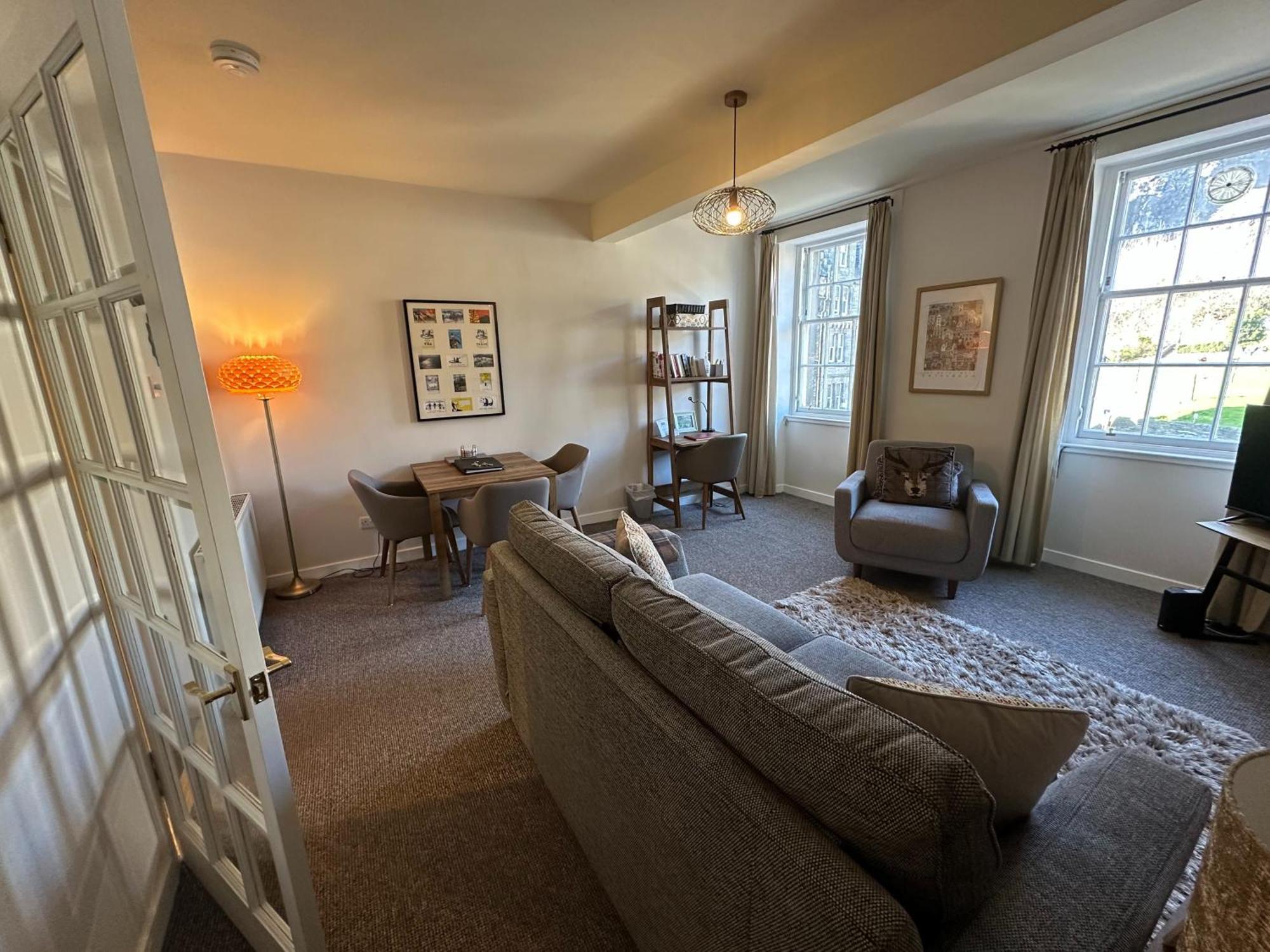 Castle Suite 3 Old Town เอดินบะระ ภายนอก รูปภาพ